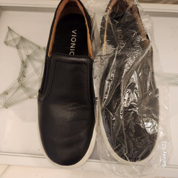 Vionic Black Leather "Kimmie" Slip On Sneakers. NIB. Size 5 - Picture 6 of 11